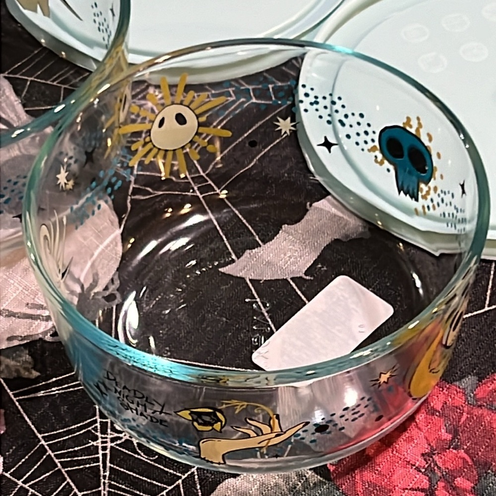 2 DISNEY Tim Burton’s The Nightmare Before Christmas PYREX 4 Cup Bowls W/Lids - Picture 6 of 12